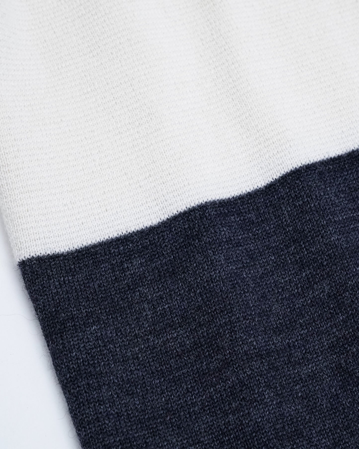 One Side High Neck Pullover(White×Navy)